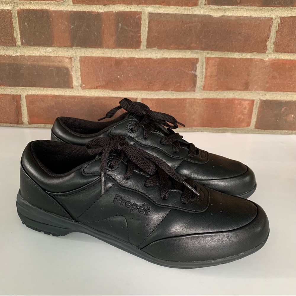 Propet Women’s lace up black leather sneaker size US 6.5 M